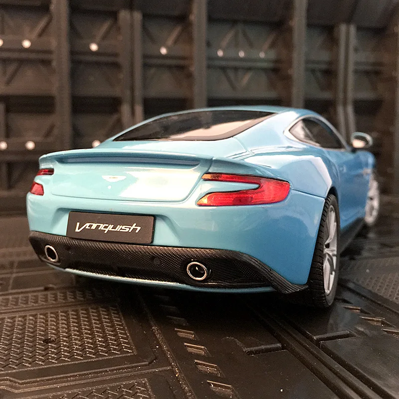 1:24 애스턴 마틴 뱅퀴시 자동차 모델 시뮬레이션, 금속 장식품 컬렉션 007, 친구와 어린이 장난감 자동차를 위한 자동차 선물