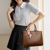 Véritable marque en cuir souple grande capacité épaule bandoulière sacs à main Sac fourre-tout décontracté dames A4 sacs Sac d'affaires Style d'hiver 4