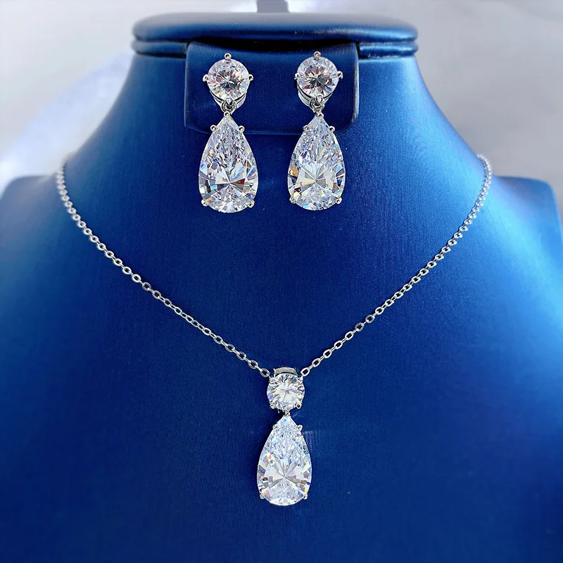 

Комплект из колье и серёг, из серебра 925 пробы, с муассанитом