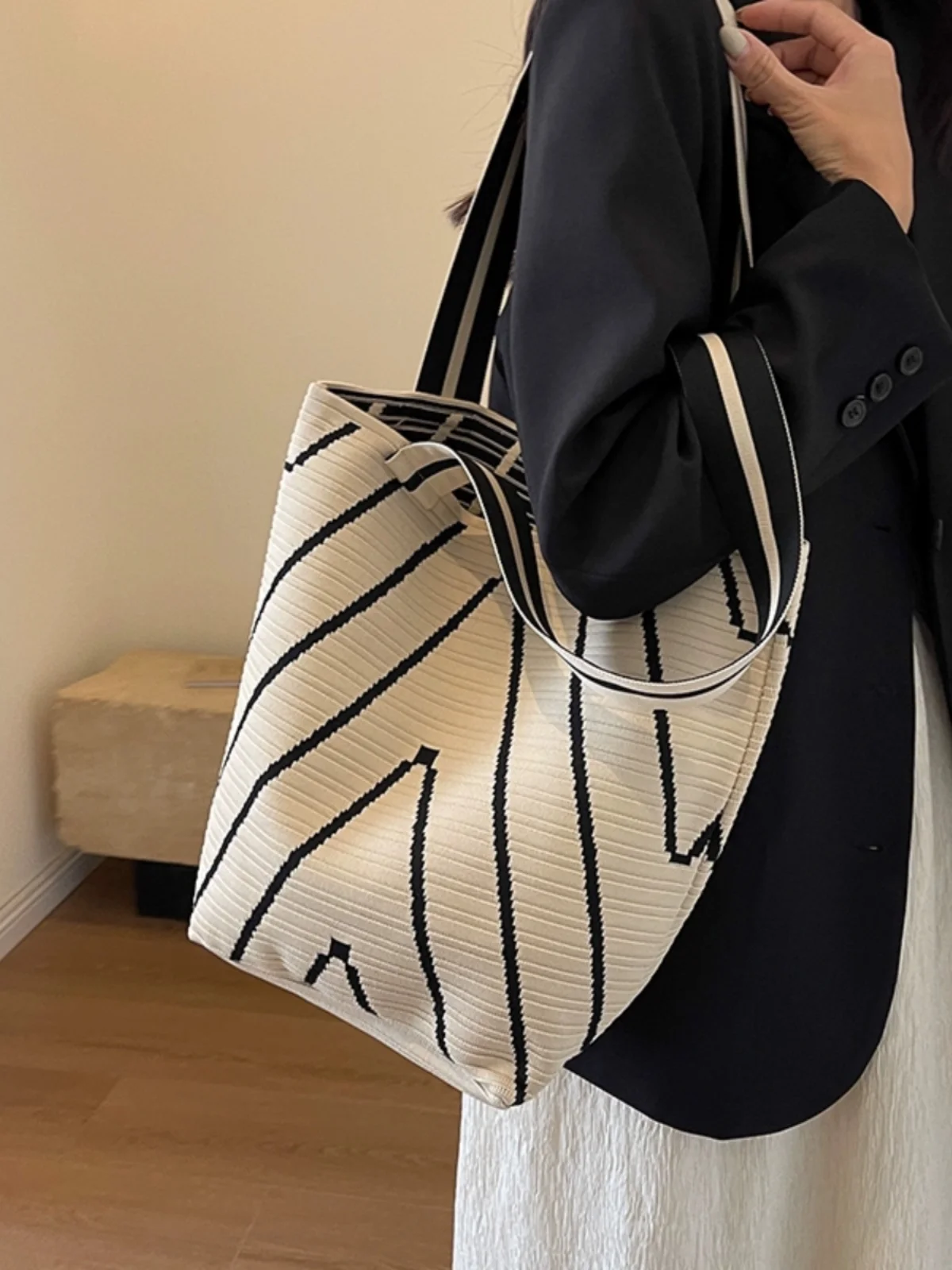 

Fashionable Work Large Capacity Knitted Bag Women 2023 New Casual Shoulder Bag Tote Bucket Bag