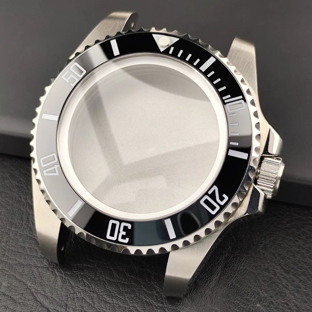 Silvery Steel 43mm Men's Watch Case with Sapphire Glass Compatibility