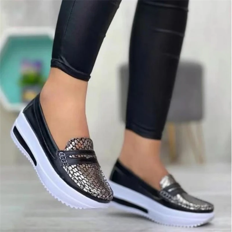 Plus Size 43 Casual Flat Shoes of Women 2024 Fashion Round Toe Low Top Wedge Platform Sneakers Comfort Non Slip Women Loafers