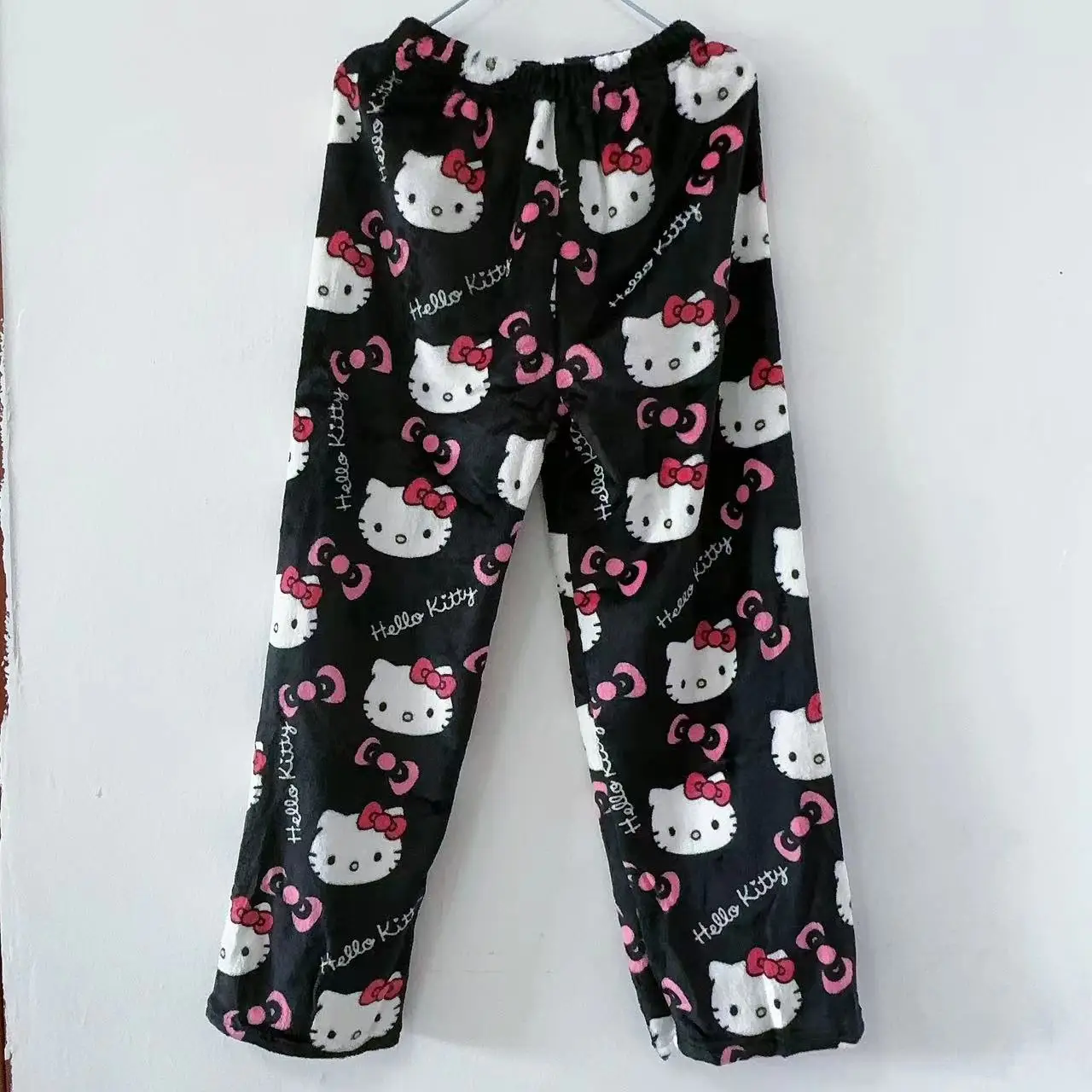 thumbnail image 1 of Pijama de franela de invierno para mujer de Sanrio Hello Kitty, cálido, de lana, con dibujos animados, estilo informal, estilo Anime Y2k, para el hogar, regalo de otoño y Navidad, 1 of 5