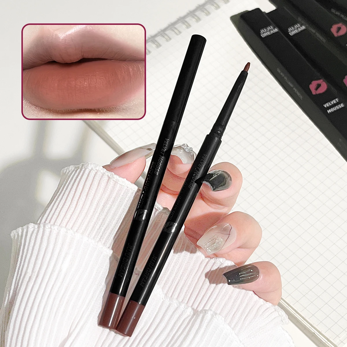 JUJU Dream Lip Liner defines your lips with a matte, smudge-proof finish. Available in 5 shades, it’s waterproof, long-lasting, 2