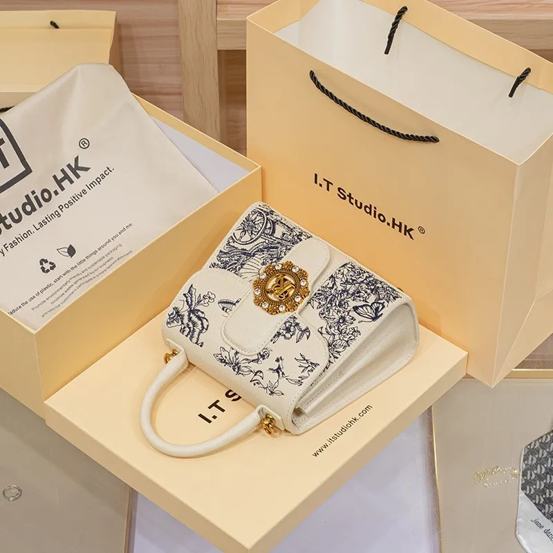 حقيبة يد نسائية فاخرة وخفيفة الوزن لعام 2025، بتصم...