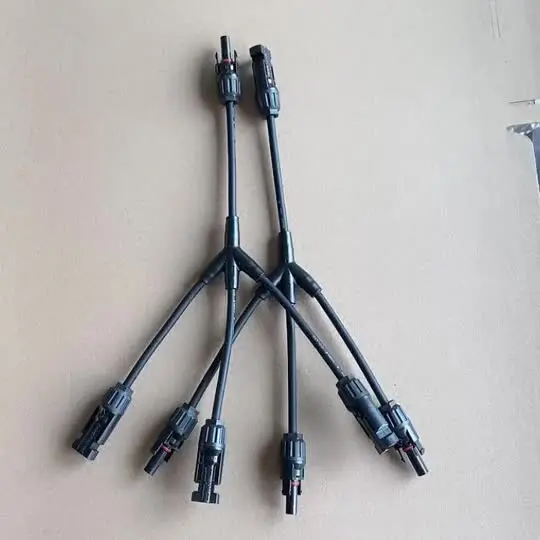 Solar Y-Stecker 3-fach – Photovoltaik Steckverbinder Paar (männlich/weiblich), IP67 Wasserdicht, Für Balkonkraftwerk & Module