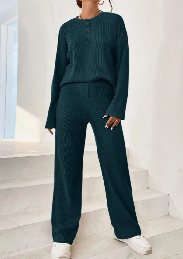 Рисунок 5 - Набор монохромных брюк