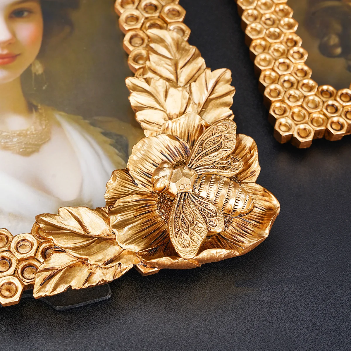 1PC, creative beehive knot-shaped decorative photo frame, resin material frame body desktop warm photo display frame