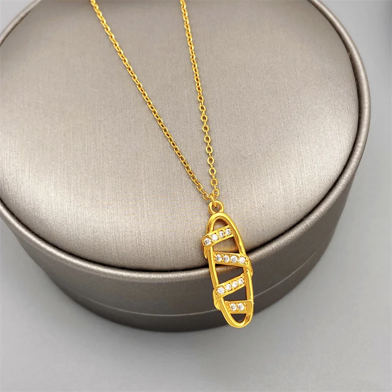 

Korean Retro Ins Style Braided Winding Inlaid Zircon Clavicle Chain Buckle For Women Elegant And Stylish Pendant Necklace