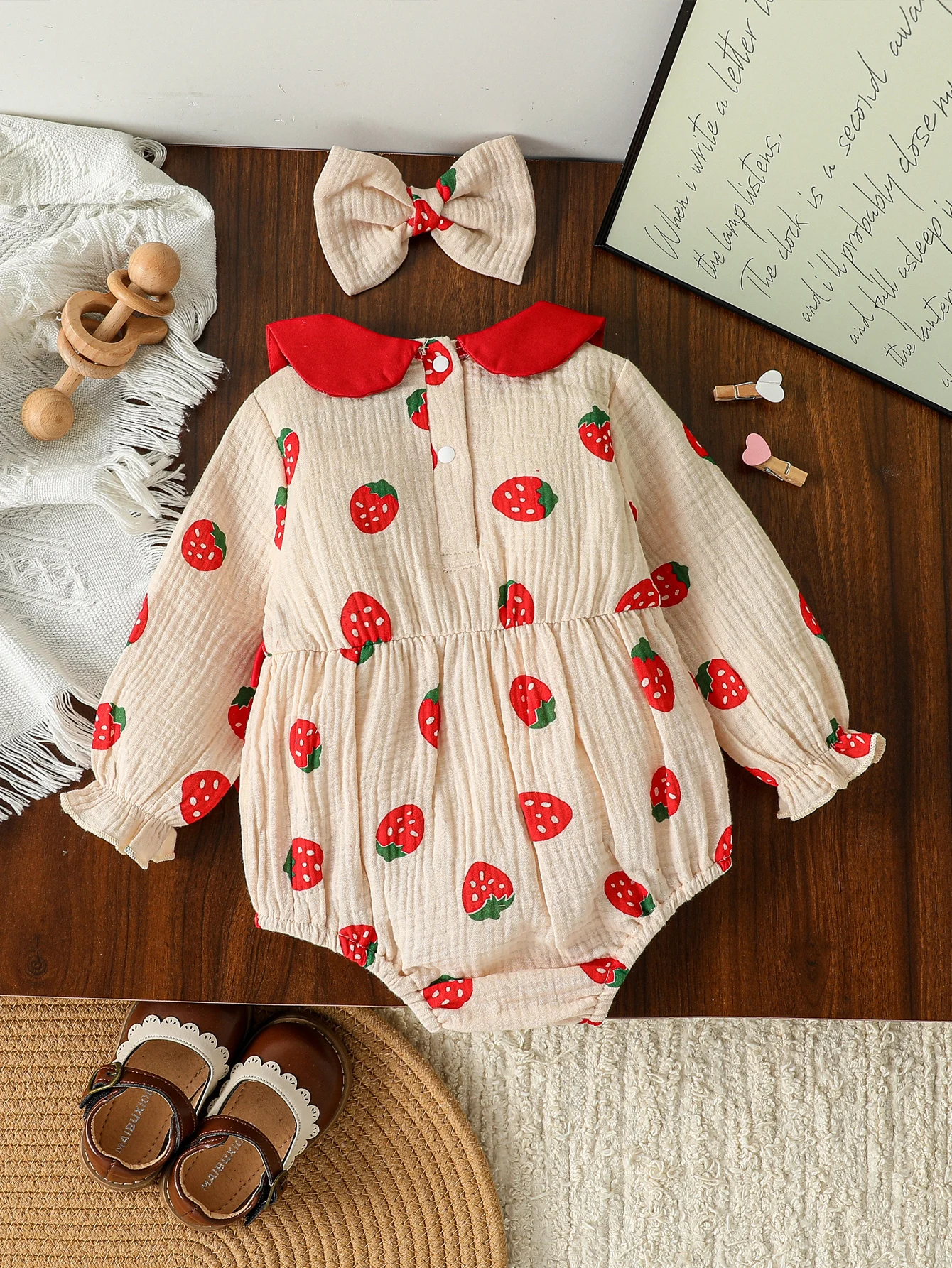 2Pcs 0-18M 사랑스러운 소녀 면화 부드러운 가을 Romper 복장 딸기 인쇄 인형 칼라 긴 소매 Jumpsuit Bow + Headband