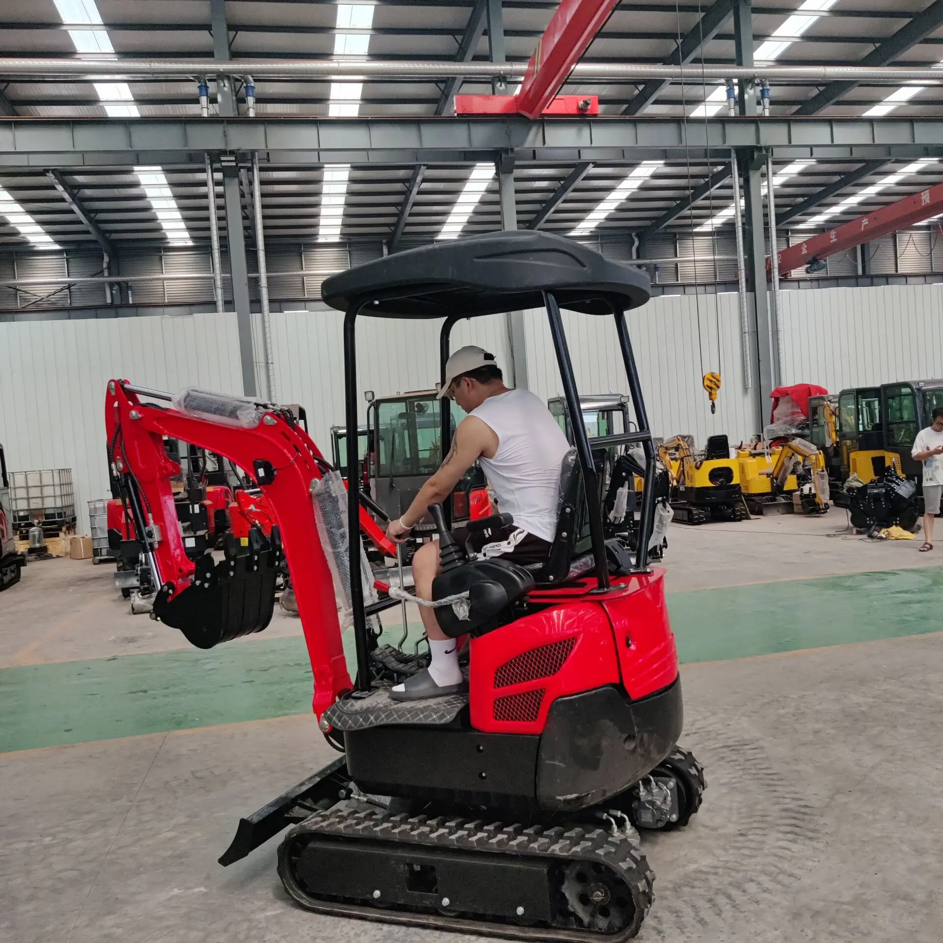 Hightop Ht16 1.6Ton Mini Escavatore Diesel Idraulico Micro Bagger Escavatore Retrò Con Martello A Coclea Attacco Rapido Clip Idraulica A Pollice