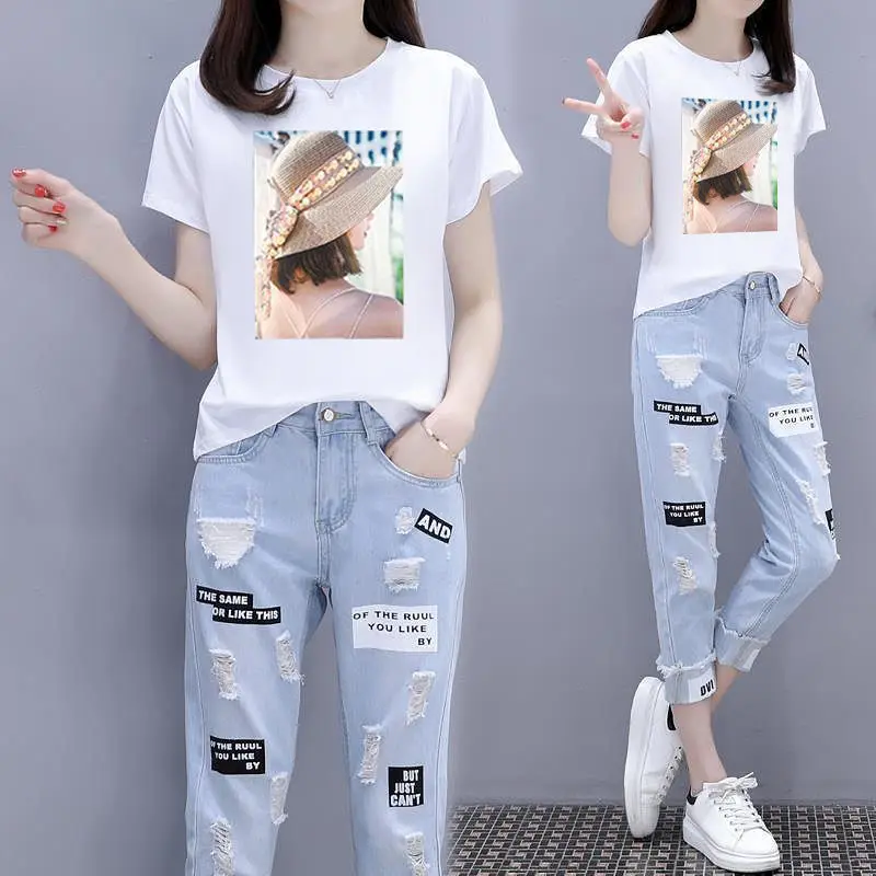 Spring/Summer 2024 New Korean Printed Short Sleeved T-shirt+distressed Cropped Jeans Age Reducing Two-piece Set