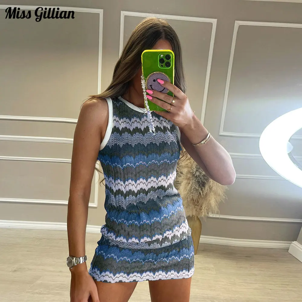 

Женское трикотажное мини-платье в полоску, без рукавов