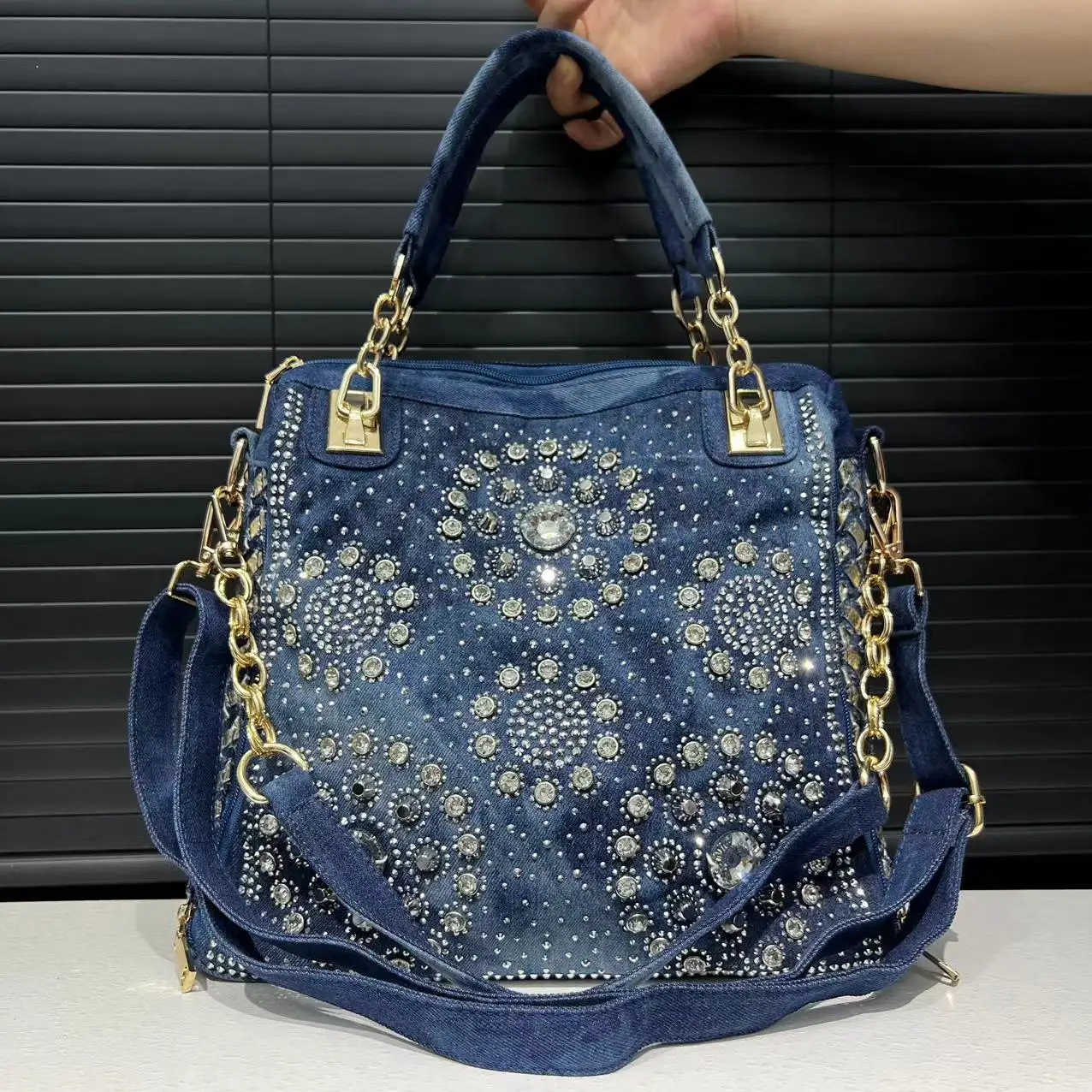 thumbnail image 1 of Bolso de mano de mezclilla con diamantes para mujer, de gran capacidad, con degradado de diamantes, cuadrado, tipo bandolera, 1 of 5
