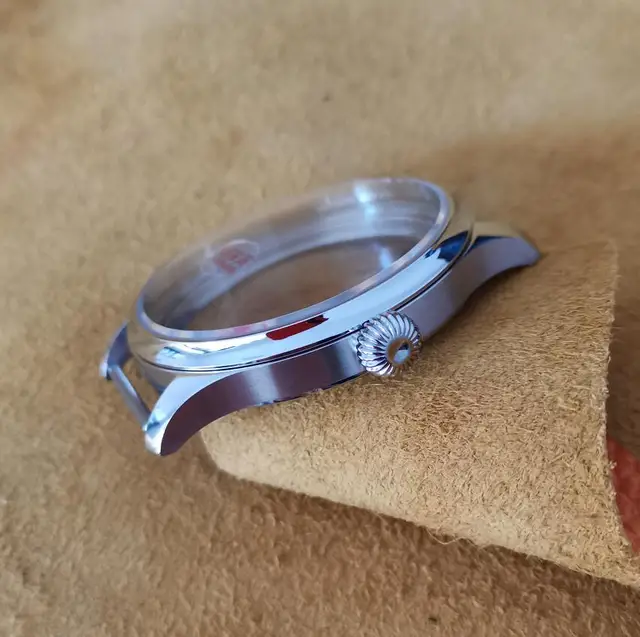 고품질 316L 스테인리스 스틸로 제작된 고전적인 パイロット 스타일 시계 케이스