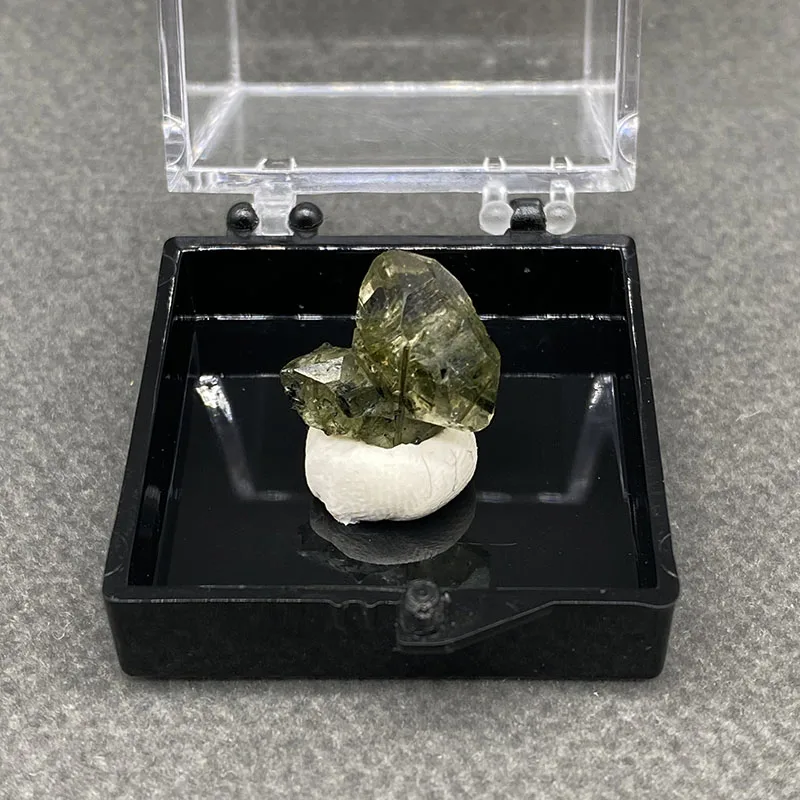 100%  Natural Green tourmaline Mineral Specimens Stones and Crystals Healing Crystal   +Box size:35*35*35 mm