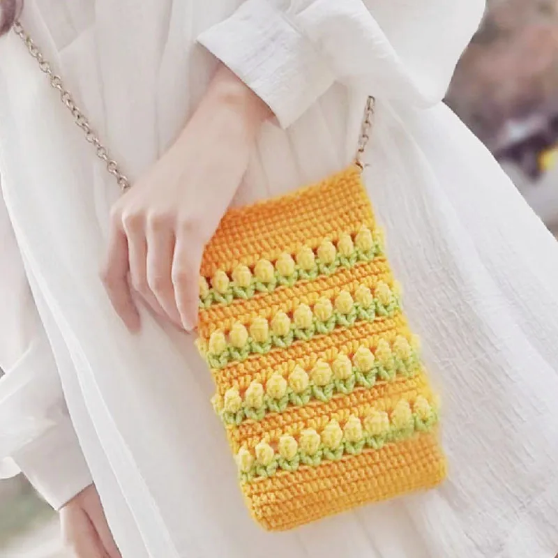 

Exquisite and cute mobile phone bag, hand woven strawberry crossbody bag, headphone bag, fashionable new girl card bag