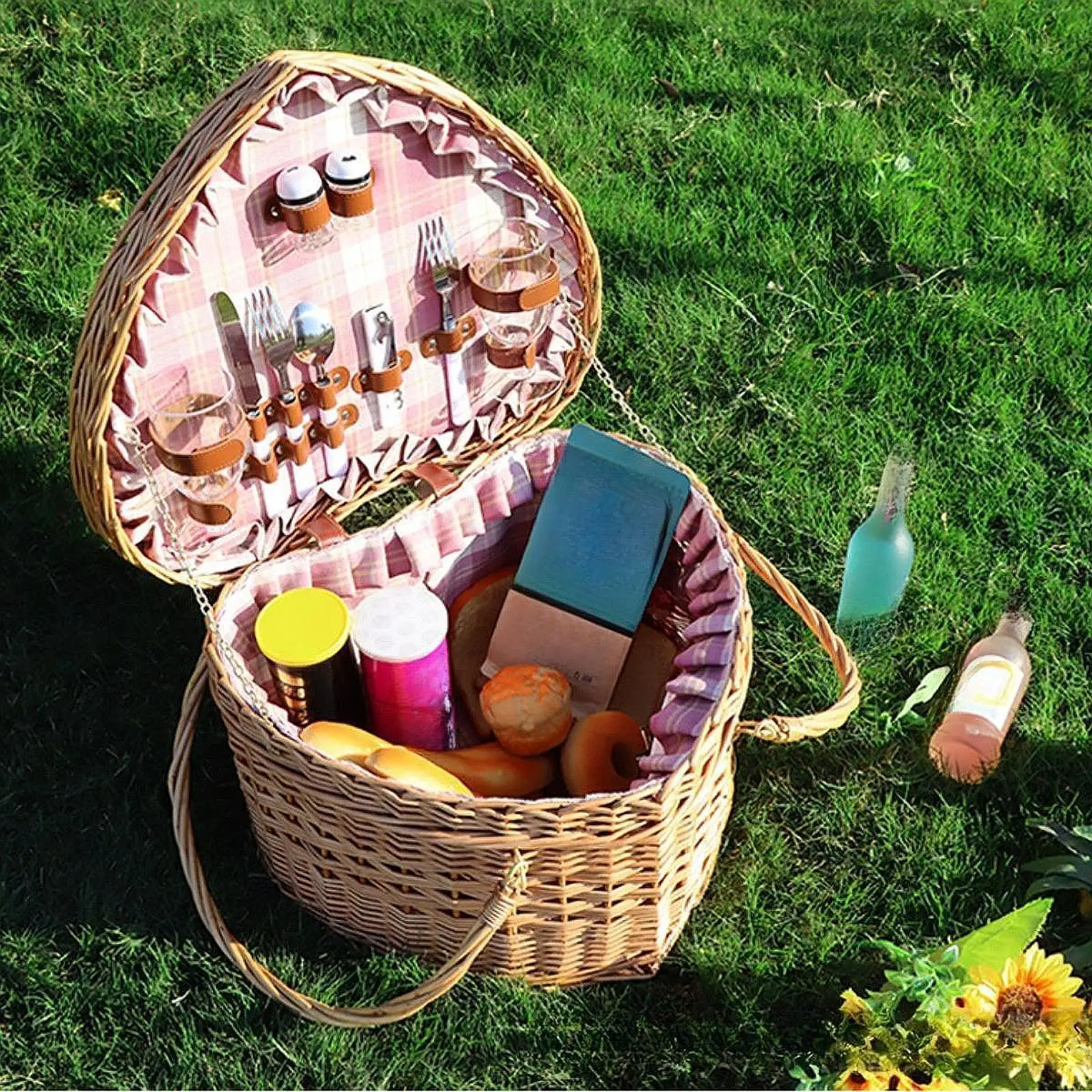 Picnic Basket with Lid Heart Shape Desktop Organizer Sturdy Storage Basket with Handles for Outdoor Barbecue BBQ Camping Candy