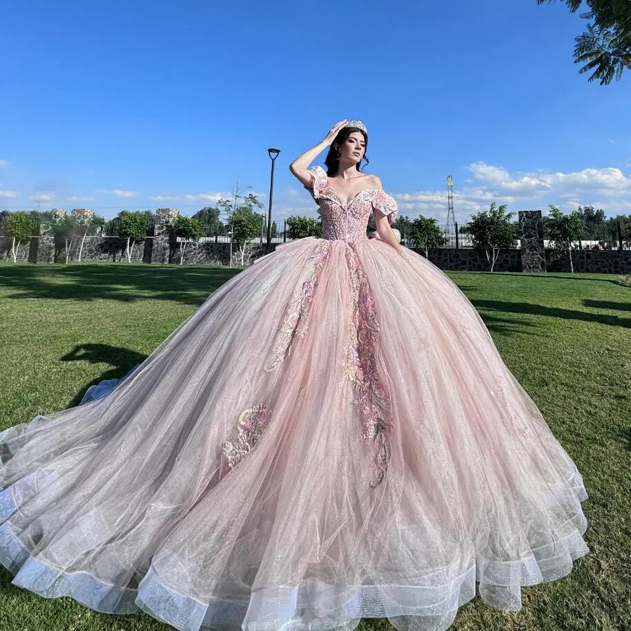 

Blush Pink Princess Quinceanera Dresses Off Shoulder Ruffles 3D Floral Applique Corset Fairy vestidos de 15 años quinceañeras