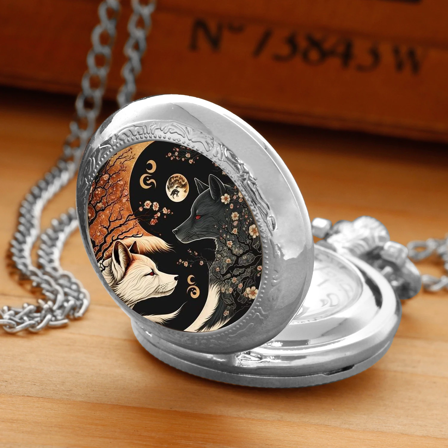 Yin and Yang Creative Wolf Quartz Pocket Watch for Women Men