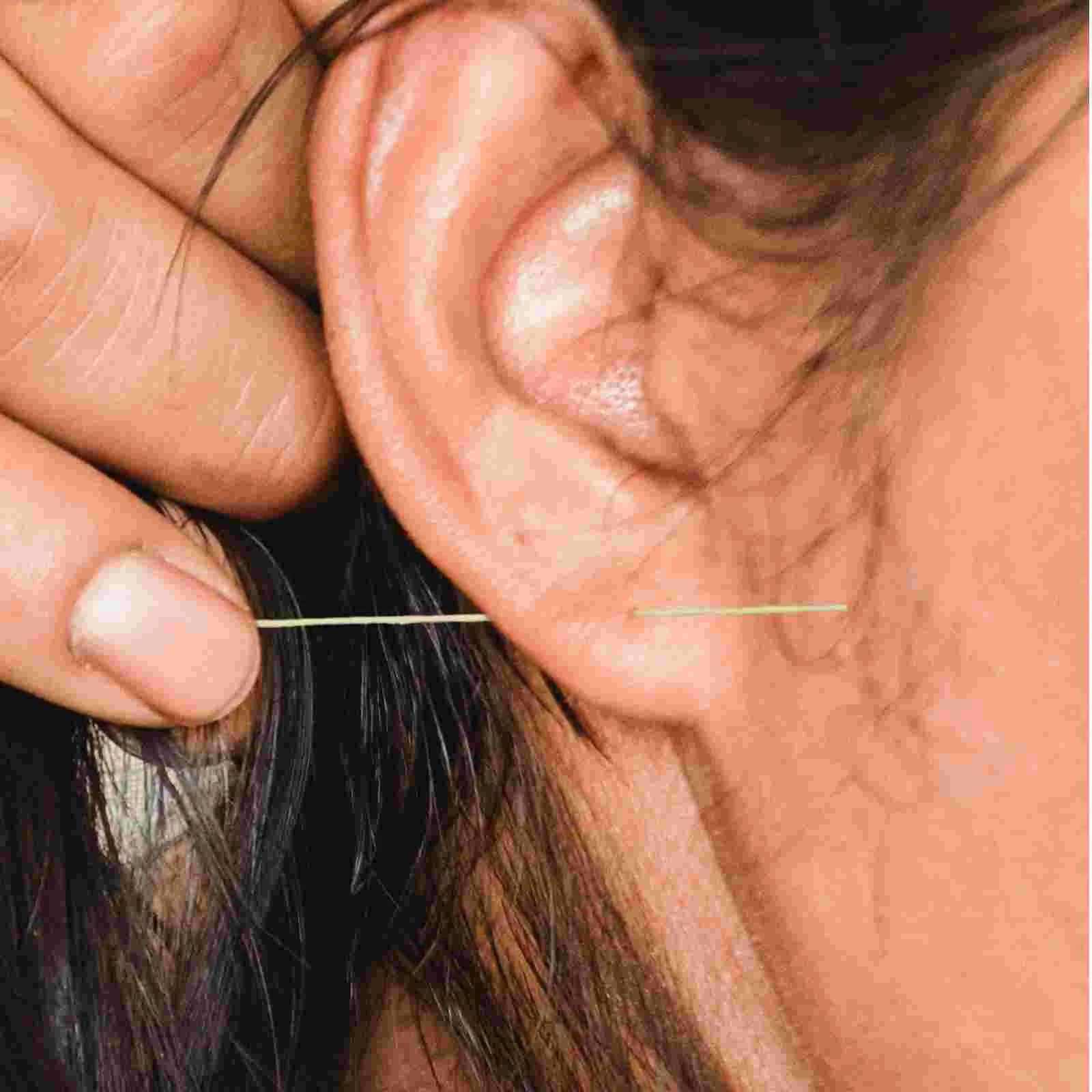 180pcs Disposable Ear Piercing Cleaners Earring Hole Cleaning Line Earring Hole Cleaner with Box 6