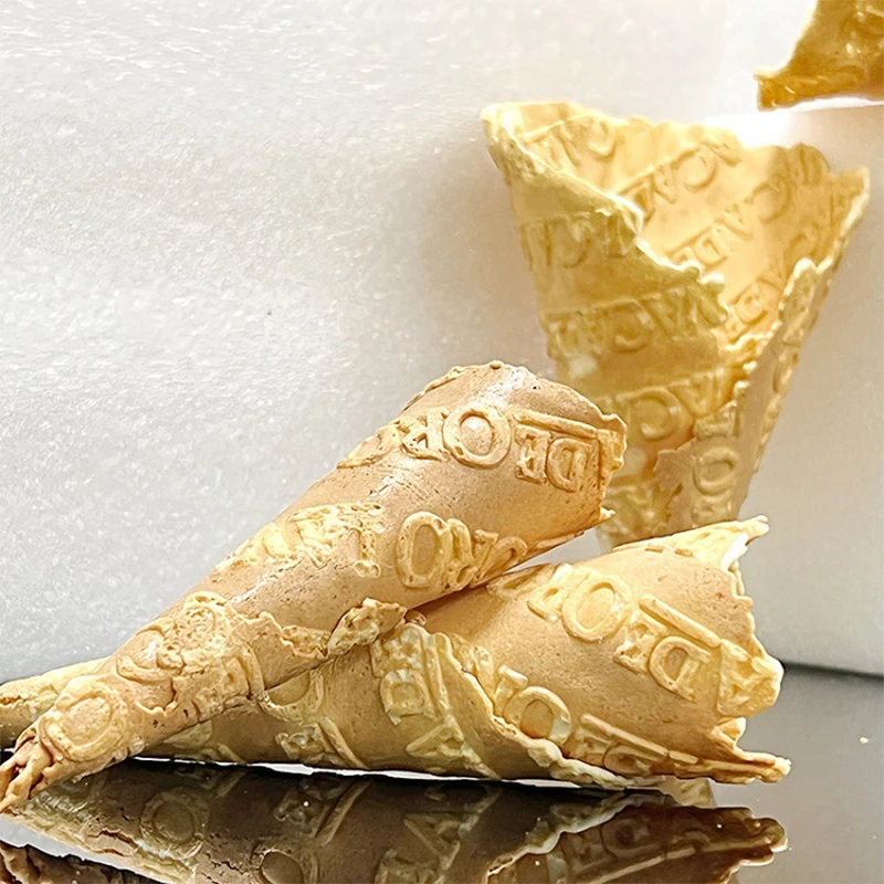 CB-01ORO Commercial Ice Cream Egg Cone Machine Pattern Font Customized Crispy Cone Machine 1300W 3