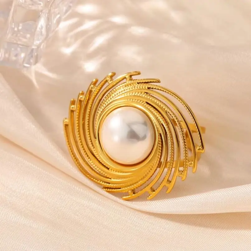 For Women Gold Geo Ring