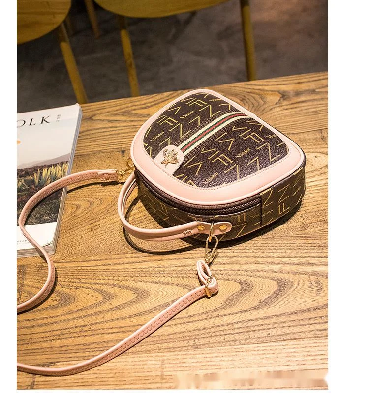 Sac pour femmes 2023 nouvelle lettre impression poche abeille ruban croix sac à bandoulière mode décontracté sac mobile petit sac_voghion.com