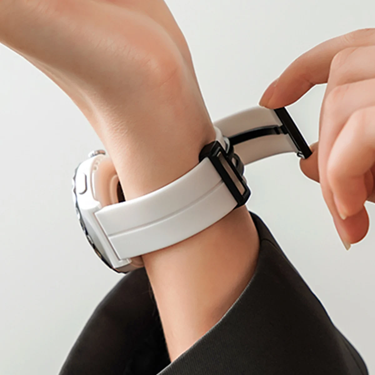 22mm Sports Silicone Magnetic Buckle Watchband Strap