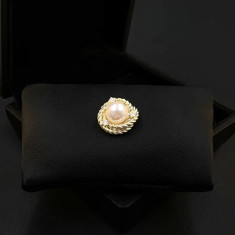 Unique Design Small Brooch Women Suit Lapel Pin Skirt Shirt Collar Anti-Exposure Buckle Fixed Gadget Pearl Jewelry Ornament 5609