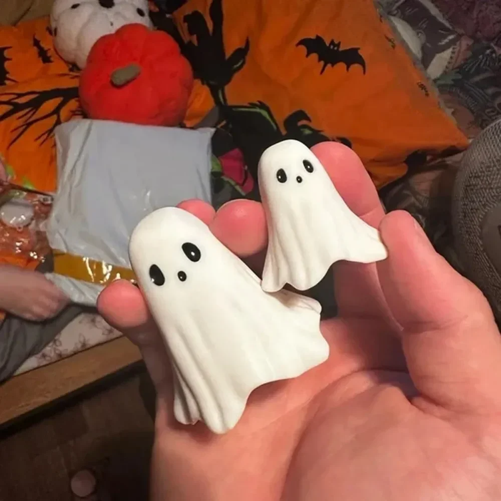 Description Picture 4 of itemMiddle Finger Cute Ghost Statue, Ghosts Small Scary Ghost Figurines, Halloween Home Decorations, Coffee Table Centerpieces Shelf