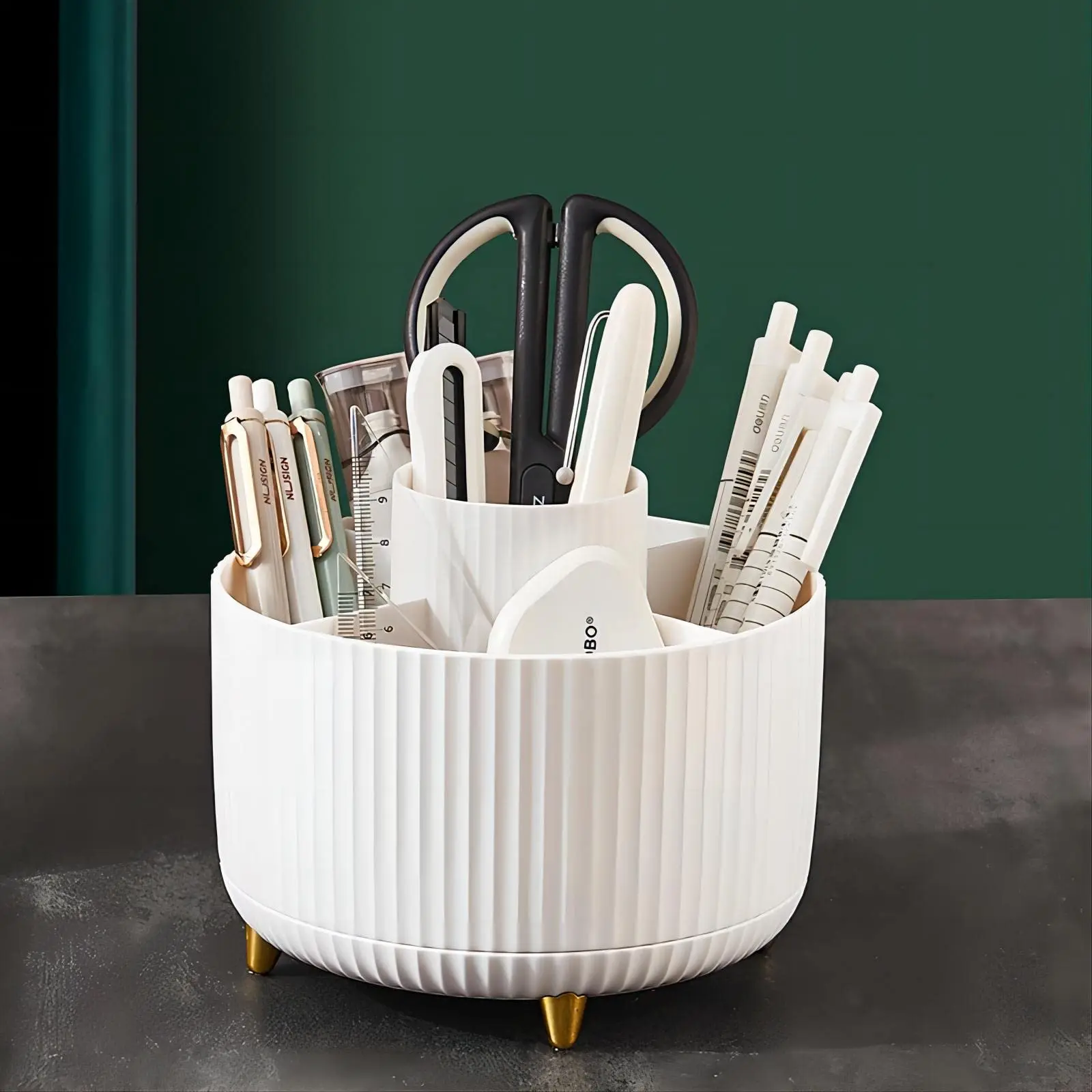 Obracająca się stojak na pędzle do makijażu za $7.62 / ~31zł