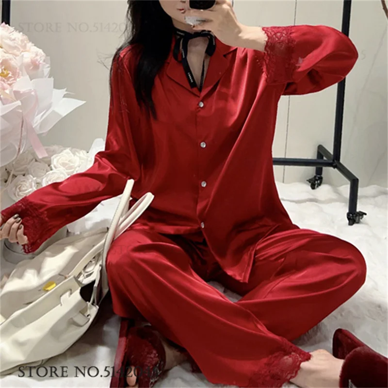 طقم بيجامة حرير عنابي دانتيل نسائي