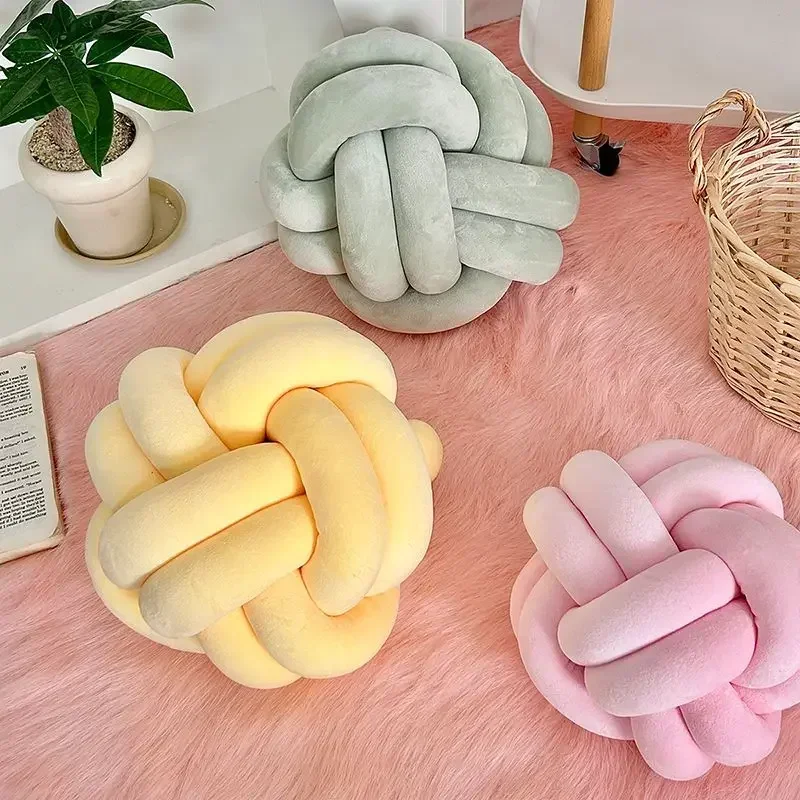 Nordic Light Luxury Hairball Spandex Two Strands Rope Hand Woven Velvet Throw Pillow Soft and Comfortable Knotted Ball Pillow
