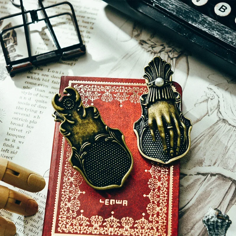 Metal Crafts Embellishments 1 Piece Retro Metal Lady Hand Paper Clip Antique Junk Journal Vintage Decorative Clips Diary Album Scrapbooking Material