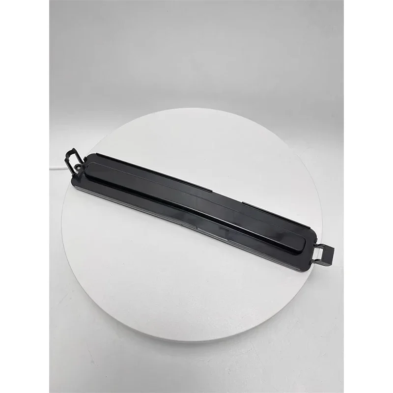 Car Cabin Air Filter Element Cover Retaining Panel Strip Cover 7P1820955 air filter cover for VW Touareg 2011 2012 2013 2014 2015