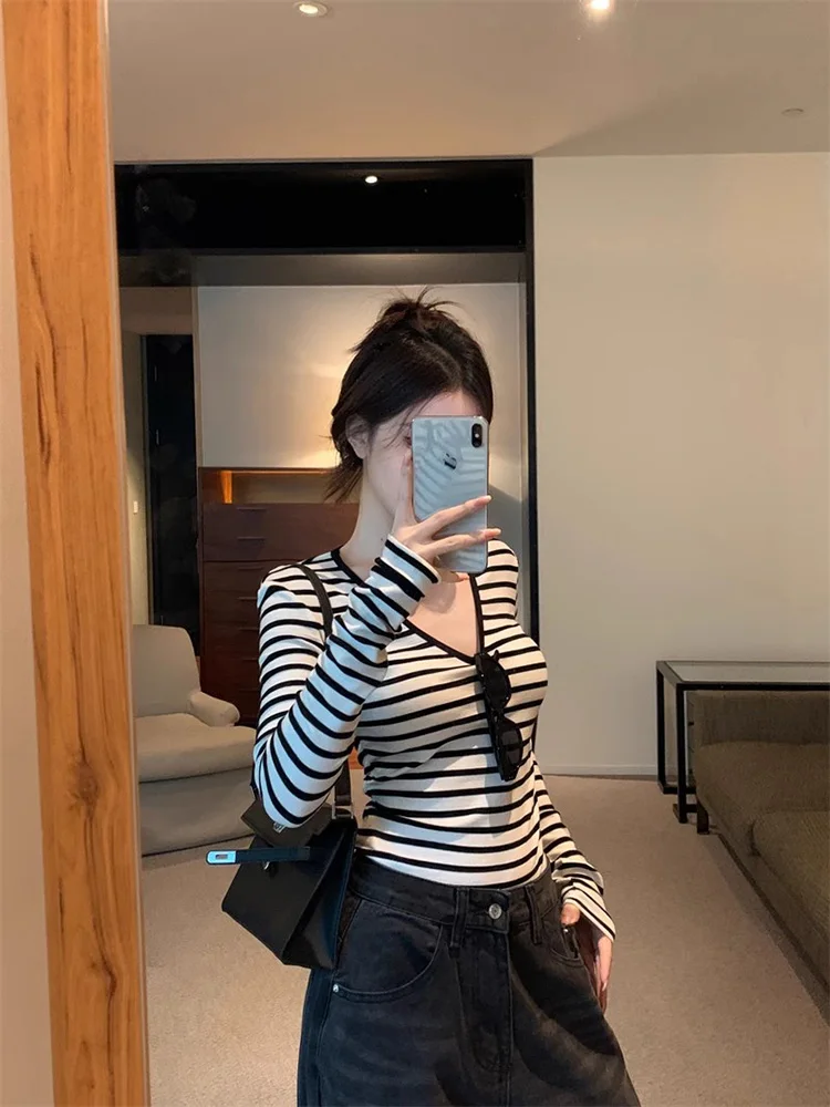 Slim Fit V-Ne Long Sve T-irt Women's Autumn New Sle Basic Layering Top Trendy Striped Pattern Bla White Casual Com...