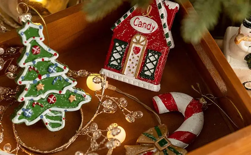 Special Shaped Miniature Tree Ornaments Merry Christmas Gift Tags Creative Car Ornament Tree Wall Hangings for Christmas