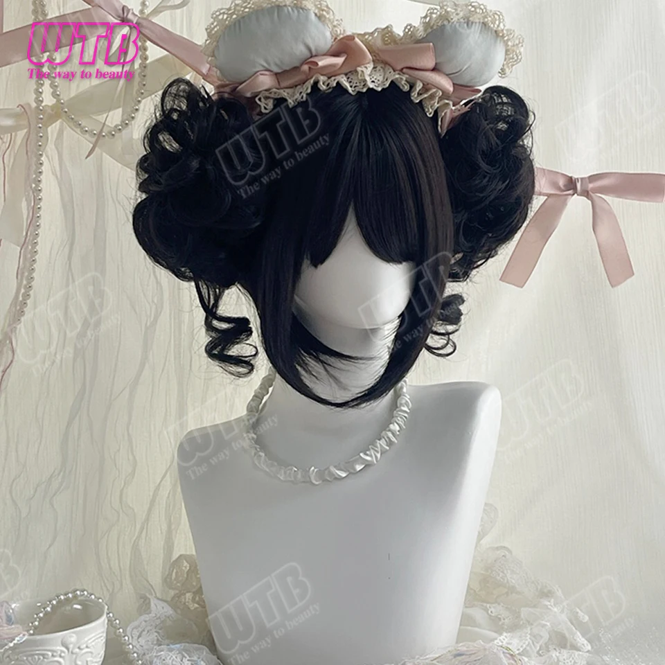 Parrucca sintetica Lolita con doppio chignon arricciato, include baffi laterali e frangia dritta, adatta per donne, per uso quotidiano, cosplay e feste.