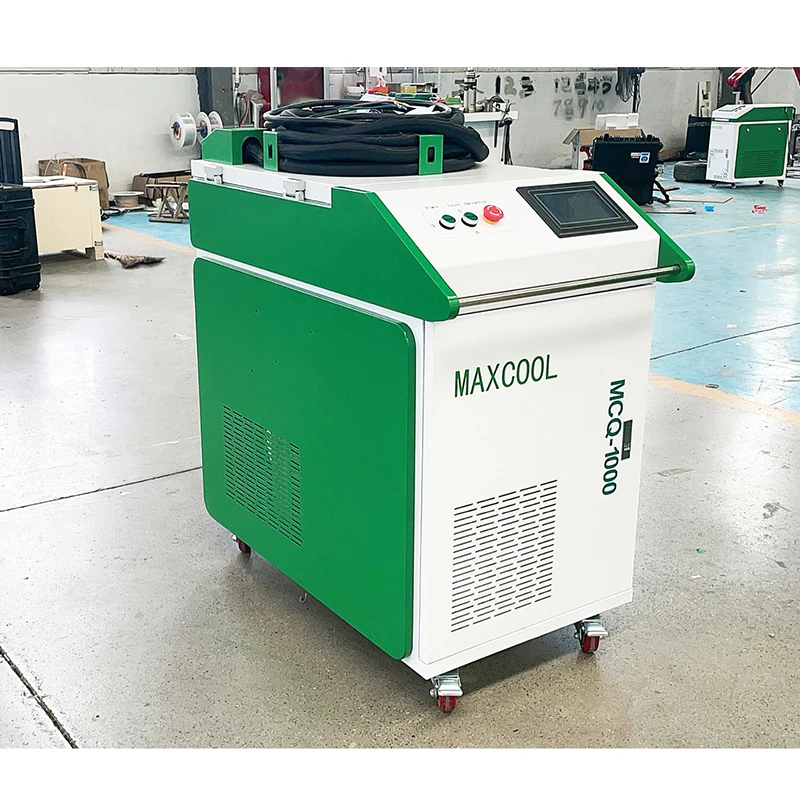 Hanheld Fiber Optic Laser Cleaning Machine For Wood Furniture, Metal Oil Rust Laser Pulse Cleaner 300W 1kw 2