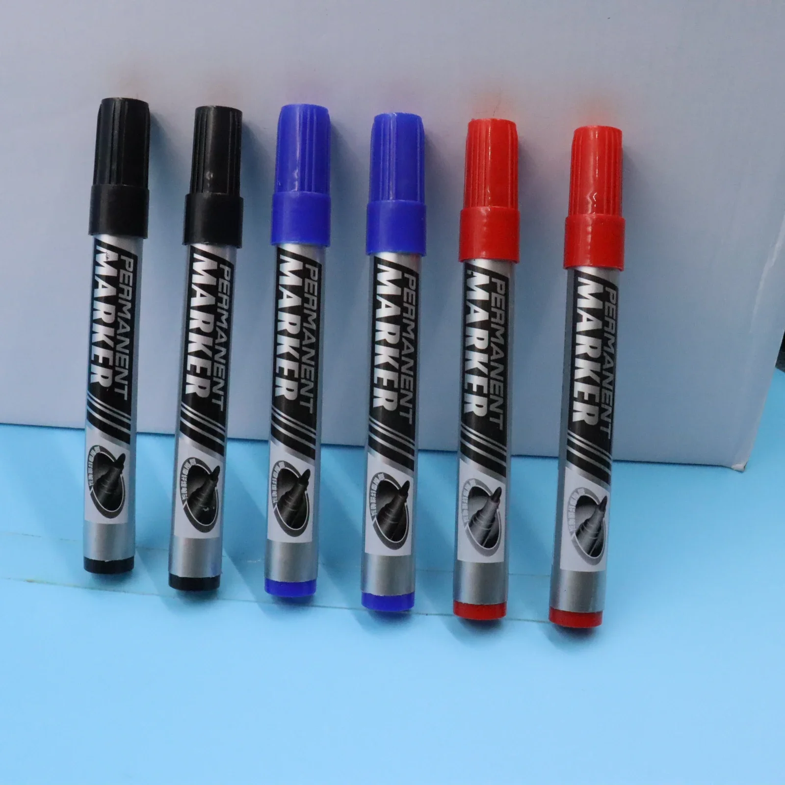 10PCS Permanent Marker Pens, Quick-drying Colors Marker Pens, Non-Fading & Quick-Drying for Wood, Glass, Metal (Black Blue Red) 2