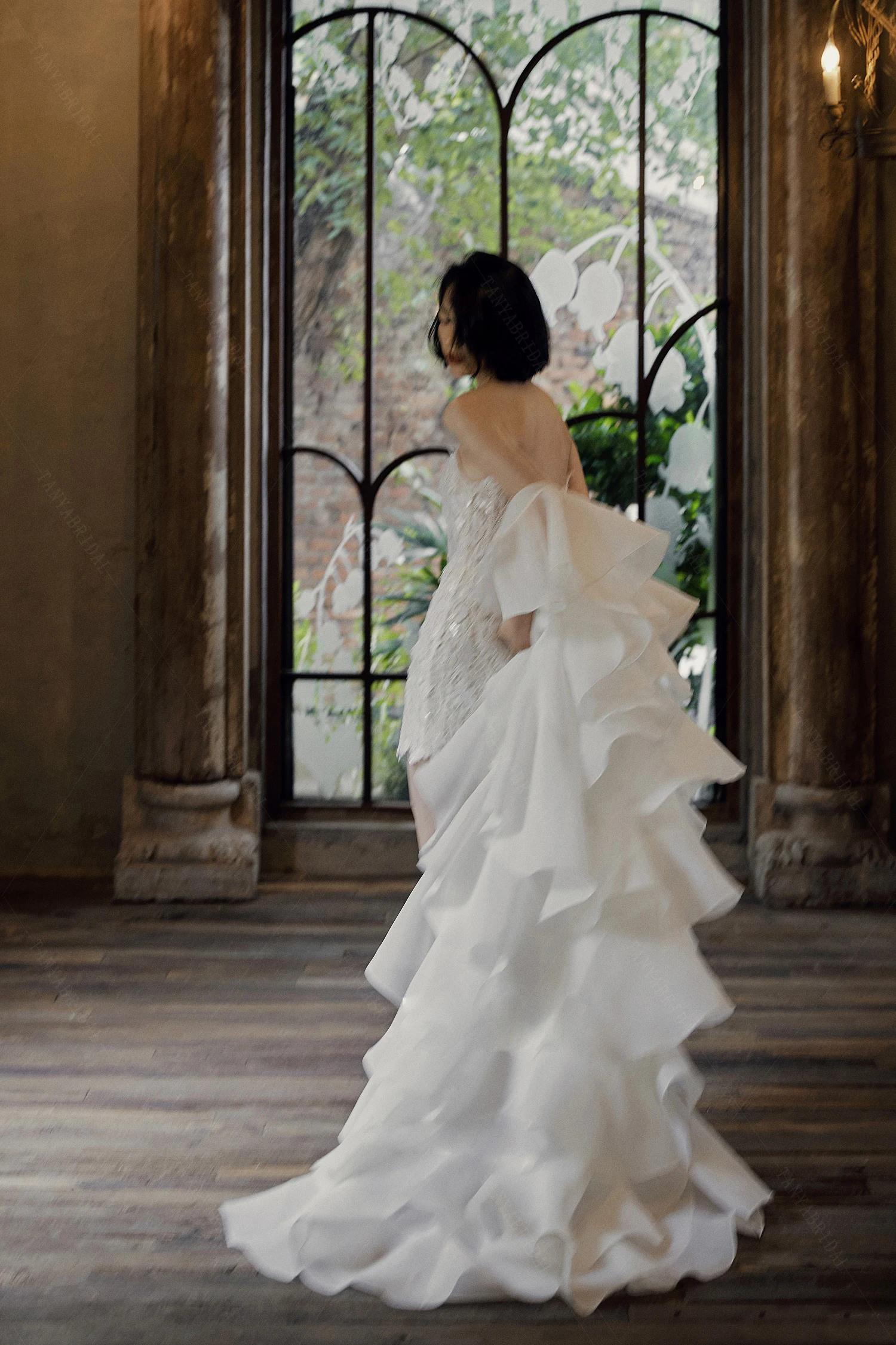 Cerimonia Abiti Sposa Esagerati Real Time Casting Abiti Da Sposa