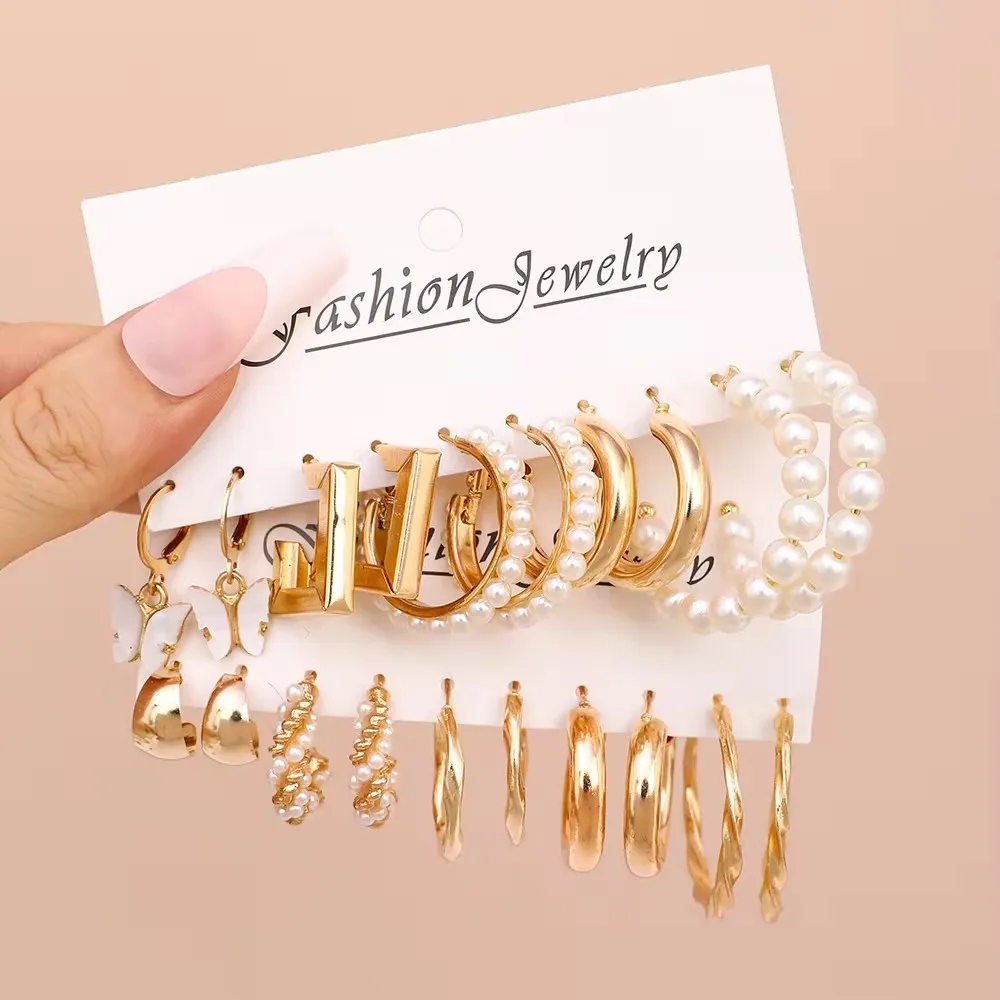 اقراط اذن ذهبية