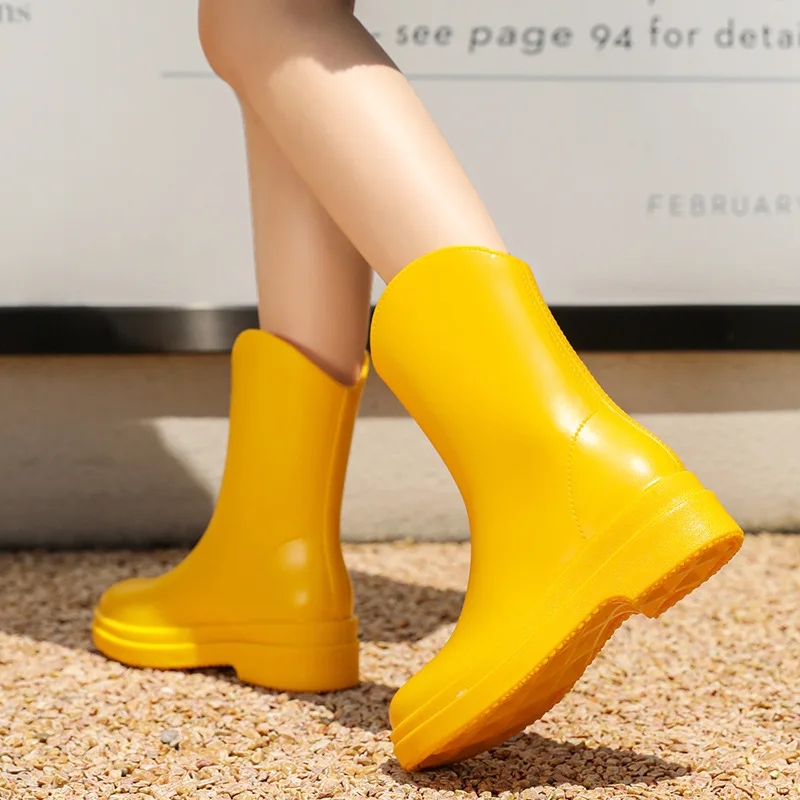 Spring New Women's Fashion Outerwear Mid-Tube Rain Boots Women's Waterproof Shoes Kitchen Women's Non-Slip Rain Boots Work Shoes
