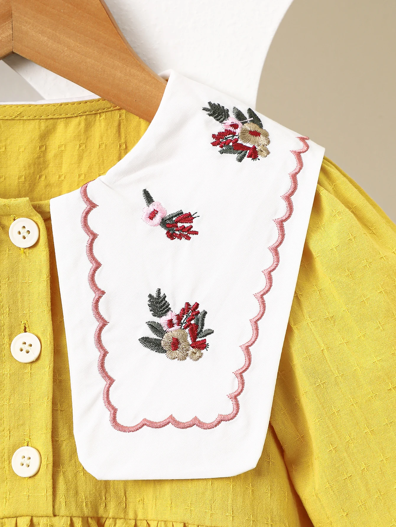 Einteiliges Mädchenkleid für Frühling und Herbst, neues, stilvolles Kinderkleid mit großem Revers, langärmliges Prinzessinnenkleid, besticktes Baumwoll-Freizeitkleid für Babymädchen – Detail 5