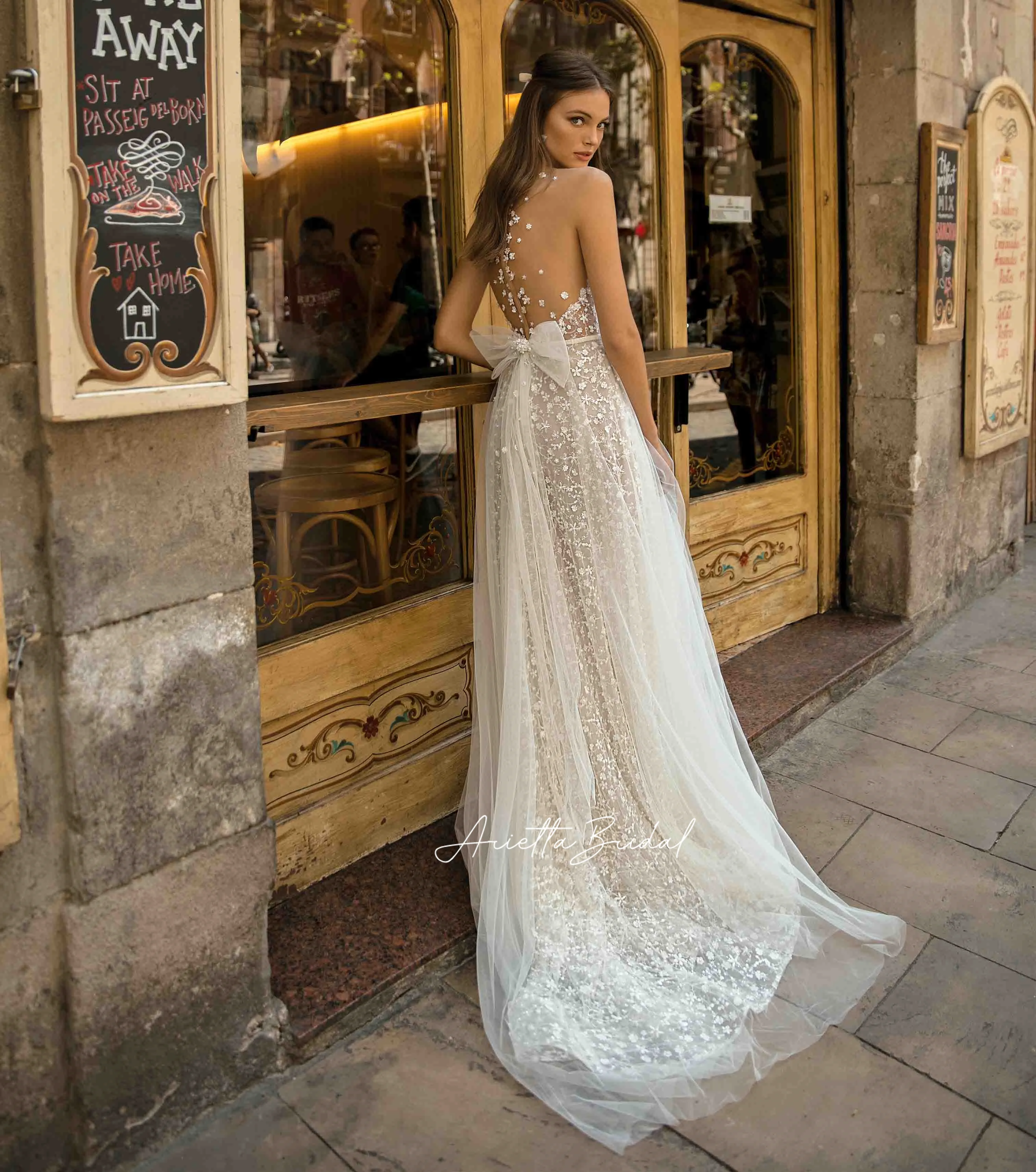 Arietta Lace Praia Vestidos De Casamento Mergulhando V-Neck Sem Mangas Ilusรฃo Voltar A Linha Noiva Vestidos Tulle Boho Longo Vestidos De Casamento