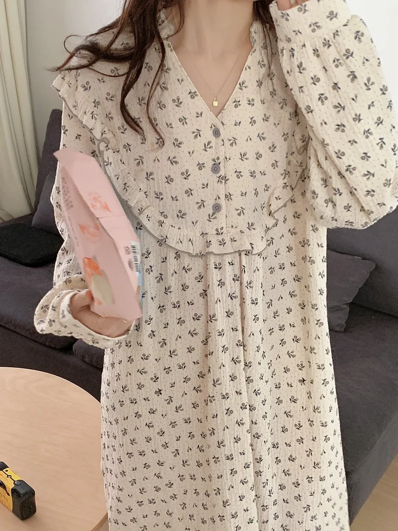 

Новая Домашняя одежда с V-образным вырезом, удобная простая хлопковая ночная рубашка с длинными рукавами, женское свободное платье в стиле ретро с цветочными оборками, пижама D503