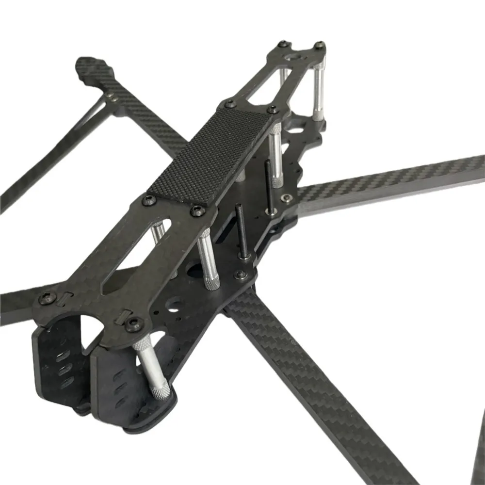 Châssis MARK4 V2 pour drone FPV assemblé, avec espace pour caméra et contrôleur de vol.