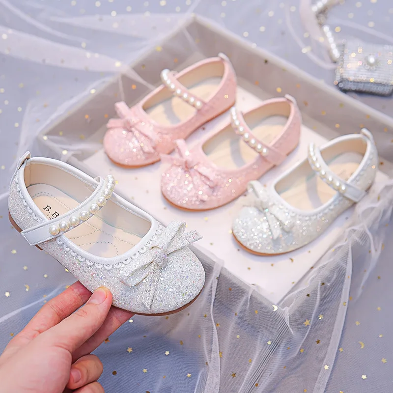 

Girls Mary Janes for Party Wedding Shows Children Fashion Bow 2023 New Kids Princess Pearls Shiny Moccasin Shoes Spring Soft PU