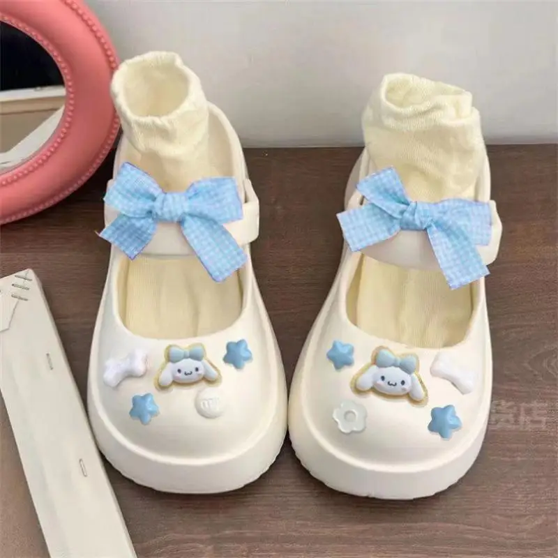 

Сандалии Sanrio Cinnamoroll Hellokittys, летняя Милая уличная одежда, дышащие сандалии на толстой нескользящей подошве, обувь с дырками для девочек, Тапочки